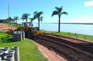 Se trabaja para asfaltar la costanera en Santa Rita