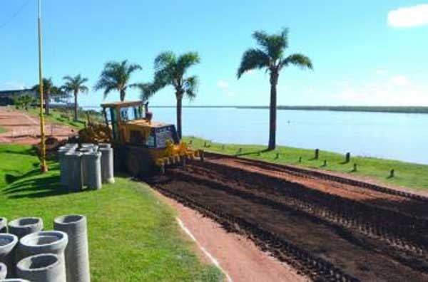 Se trabaja para asfaltar la costanera en Santa Rita