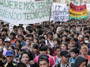 Estudiantes porteños marcharon hacia el Ministerio de Educación de la Ciudad 