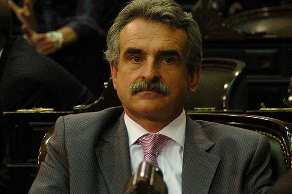 Rossi entregará chalecos antibala producidos en la Fábrica Militar de Fray Luis Beltrán