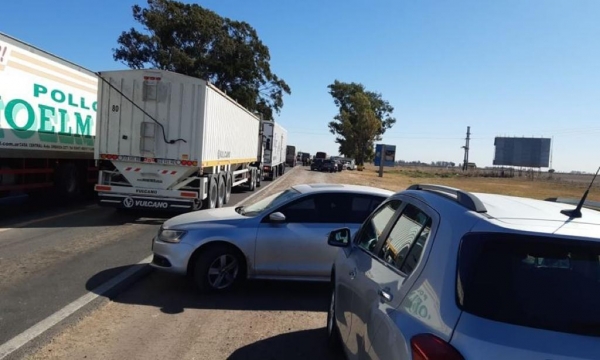 Exigen que el gobierno nacional garantice la libre circulación a trabajadores y productores por la ruta 34