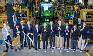 John Deere inaugura su nueva fábrica de tractores 6J