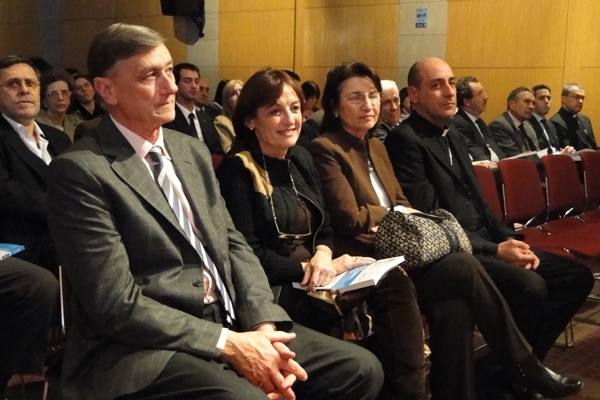 "Un país normal no tiene al 39 % de sus niños en la pobreza" 