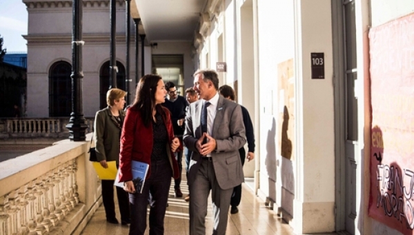 Anita Martínez gestiona obras para la Facultad de Derecho de la UNR