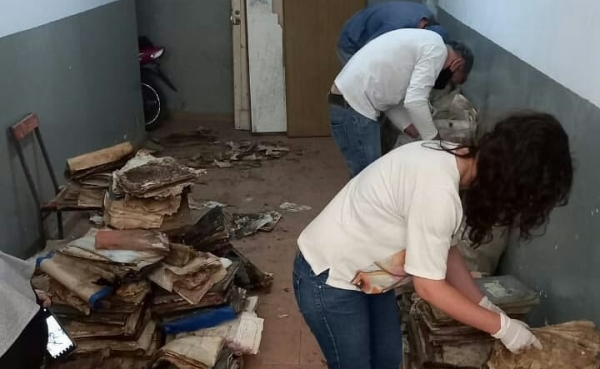 La provincia trasladó la documentación encontrada perteneciente a la dictadura