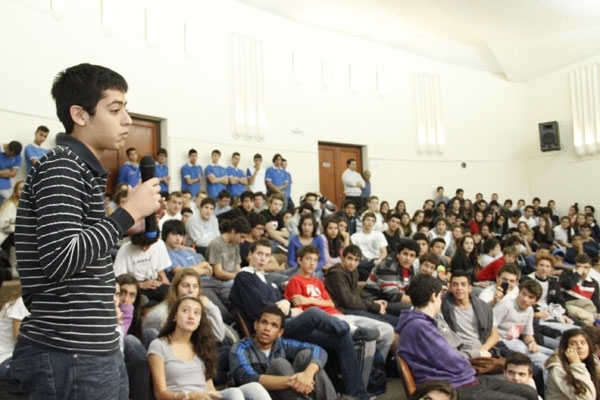 Otros 300 jóvenes participaron del simulacro de votación del Concejo