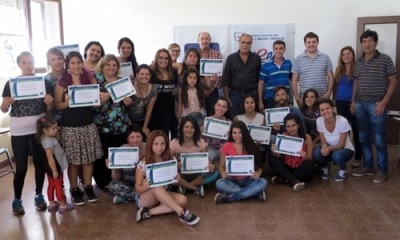 Entrega de certificados del taller de cuidados de niños