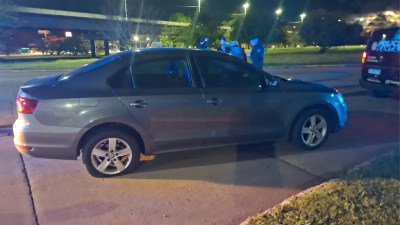 Dio positivo en alcoholemia, pero no pudieron llevarse su auto por falta de grúas