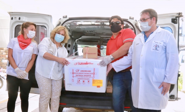 La provincia de Santa Fe recibió el primer lote de vacunas Sputnik V en el Eva Perón