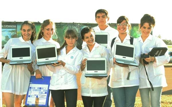 Massa no quiere que la Anses les compre netbooks a los estudiantes