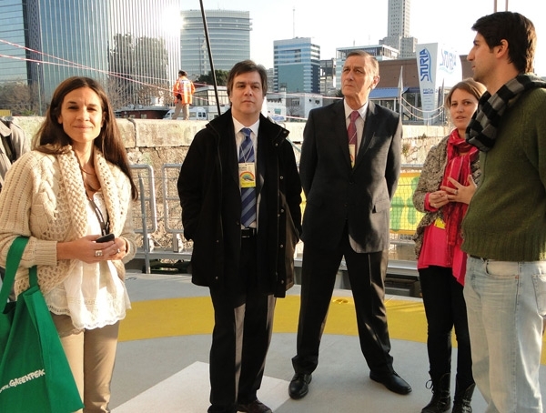 Binner visitó el barco de Greenpeace y ratificó su compromiso para trabajar en políticas públicas que garanticen la sustentabilidad del medio ambiente