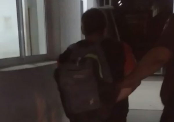 Un hombre amenazó con una cuchilla a su hijastra