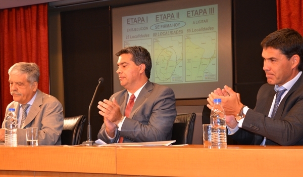 Ramos y Perotti participaron de la firma del contrato para la segunda etapa de ejecución del GNEA