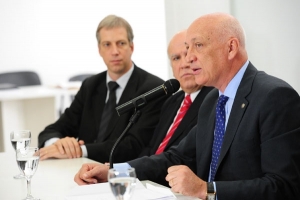 El gobernador puso en marcha hoy el programa "Mi Tierra, Mi Casa" en Avellaneda  