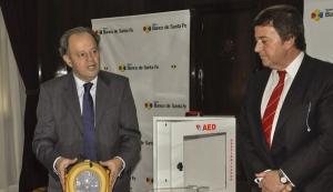 El Nuevo Banco de Santa Fe instaló desfibriladores de última generación
