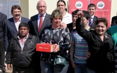 El gobernador entregó 68 viviendas sociales en Casilda