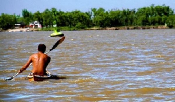 Piden más control en el río Paraná