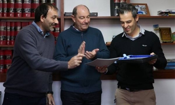 Homenaje al deportista Leonel Larrauri