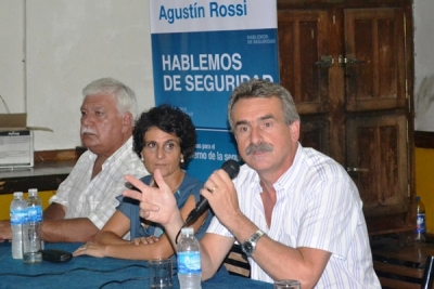 Rossi: "Queremos un gobierno que conduzca a la policía y no que negocie con ella"