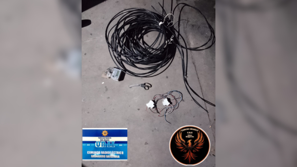 Detuvieron a un hombre acusado de robar medidores y cables de alumbrado público