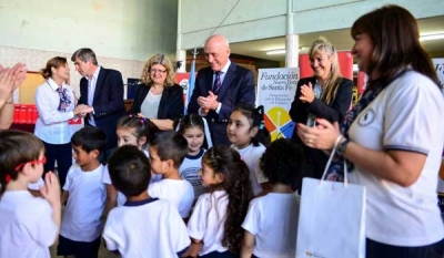Doce escuelas de la ciudad de Santa Fe recibieron equipamiento digital