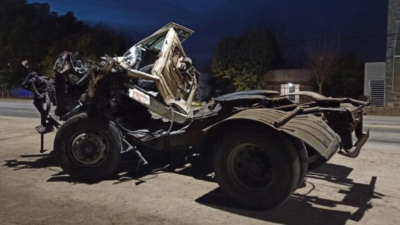 Un transportista salió vivo tras impresionante choque entre tres camiones en Ricardone