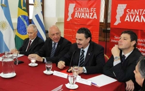 El gobernador recibió a delegaciones que participan de un encuentro sobre cooperación entre países de la región