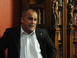 "Vinieron a echar nafta a un incendio" 