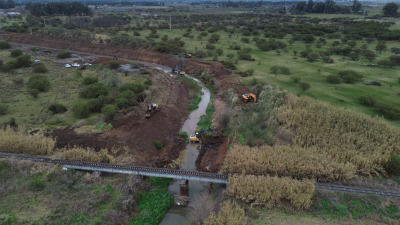 El ministro Enrico recorrió las obras de limpieza en el Canal Ybarlucea