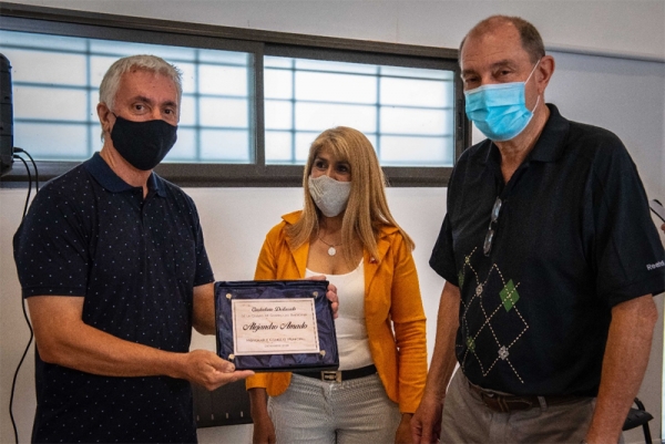 Se entregó una plaqueta a Alejandro Amado, como ciudadano destacada de Baigorria