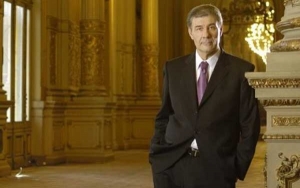 Magnetto denunció a Víctor Hugo