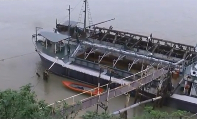 Cayó al río cuando estaba por reparar un arenero