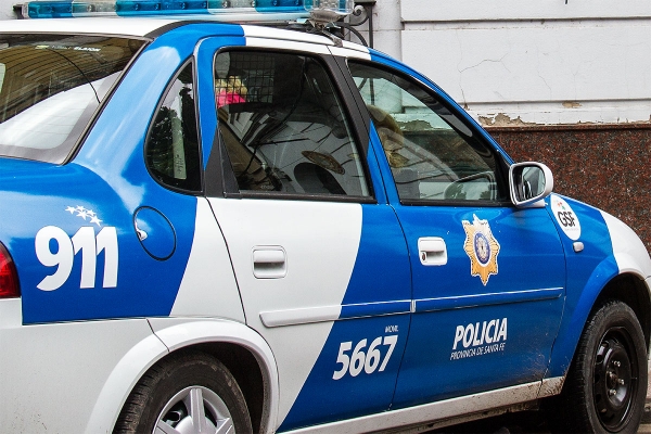 Hieren con dos balazos a un hombre en Industrial