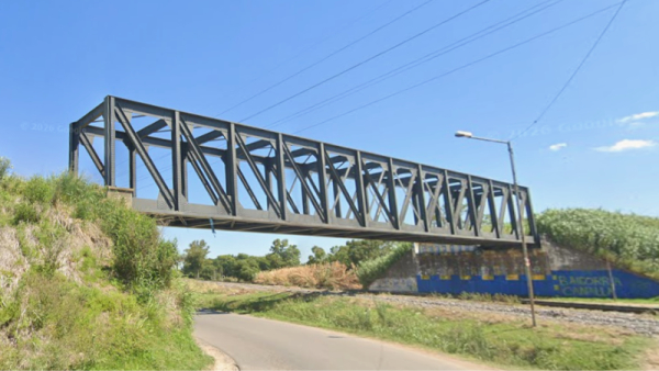 Alertan por ataques con piedras desde el Puente de Hierro