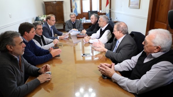 Farías y Saglione recibieron a senadores departamentales