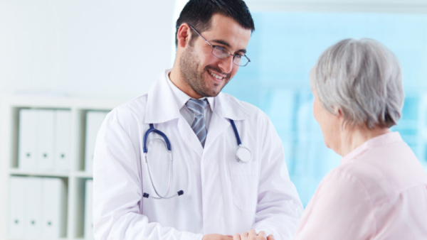 Profesionales de la salud trabajan en reforzar la comunicación con pacientes