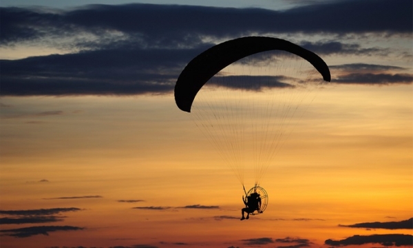 Nadie regula la práctica paramotor en la ciudad