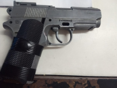 Dos menores detenidos por portación de arma