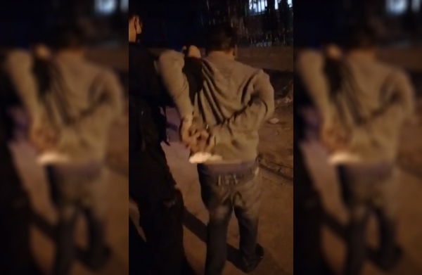 Un ladrón es detenido por un vecino
