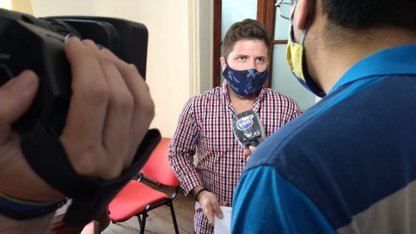 Buscan deducir gastos educativos de ingresos brutos para pequeños contribuyentes